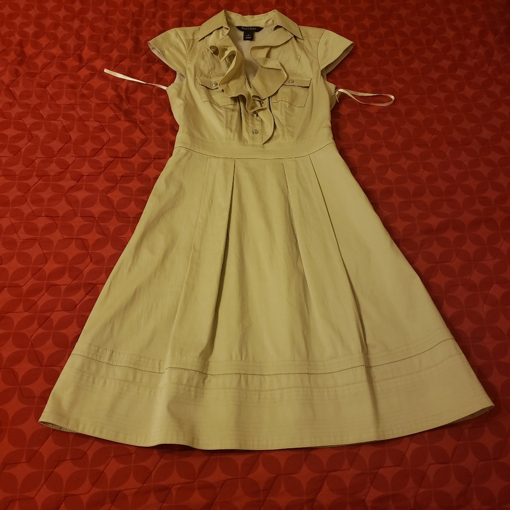 Beige dress V neck and short sleeve